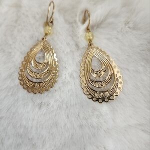 NWOT Drop Earrings with bead